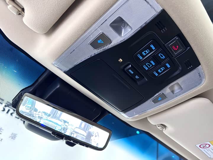 Фото 29 - Toyota Vellfire