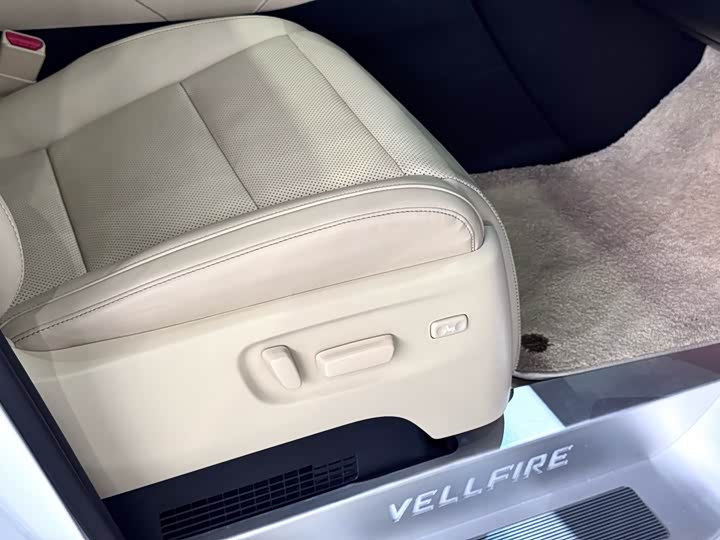 Фото 31 - Toyota Vellfire