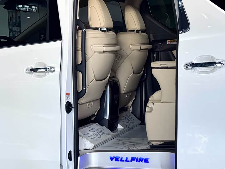 Фото 33 - Toyota Vellfire