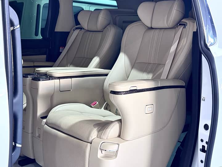 Фото 35 - Toyota Vellfire