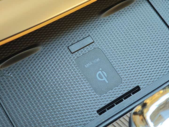 Фото 23 - Denza D9