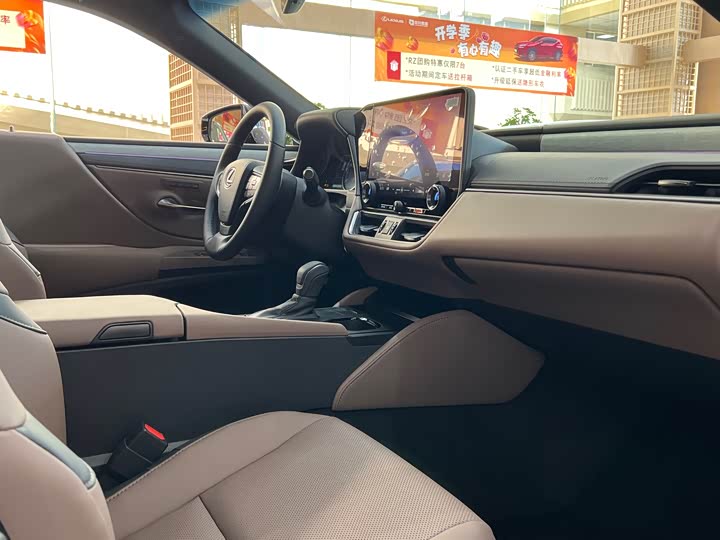 Фото 7 - Lexus ES