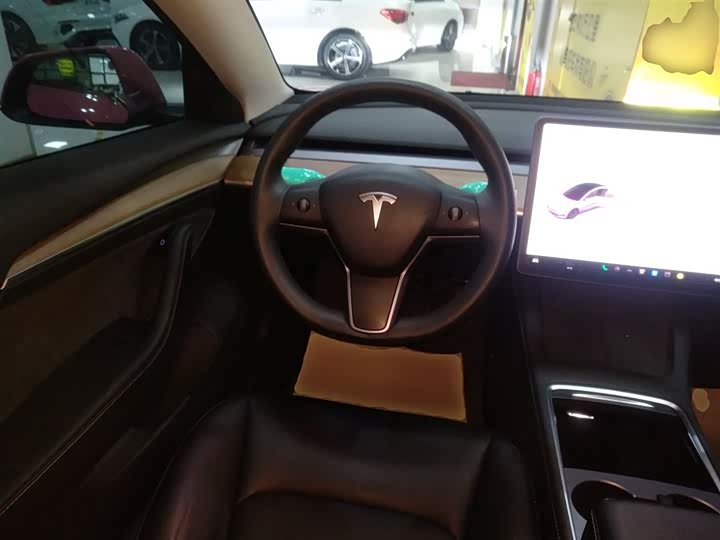 Фото 11 - Tesla Model 3