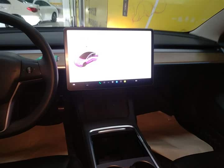 Фото 13 - Tesla Model 3