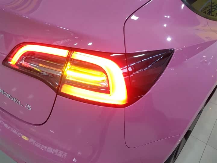 Фото 8 - Tesla Model 3