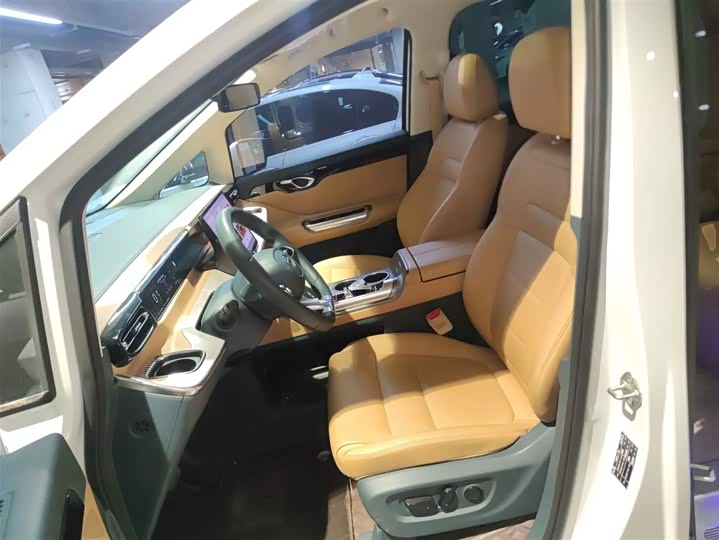 Фото 15 - GAC Trumpchi E8