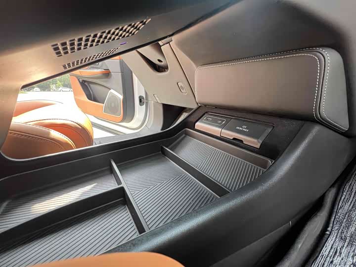 Фото 14 - XPeng G9