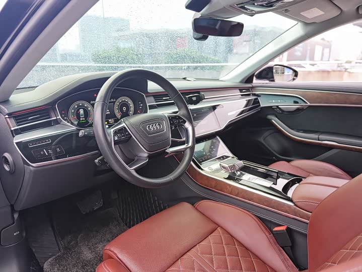 Фото 10 - Audi A8