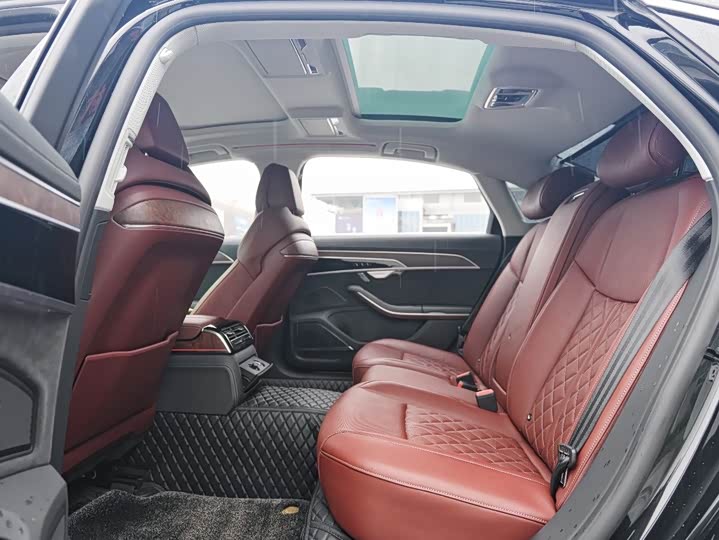 Фото 14 - Audi A8