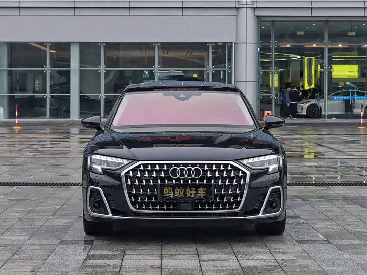 Фото 2 - Audi A8