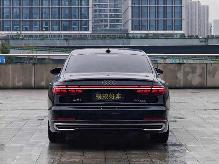 Фото 4 - Audi A8