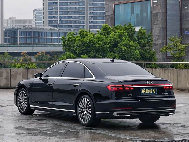 Фото 5 - Audi A8