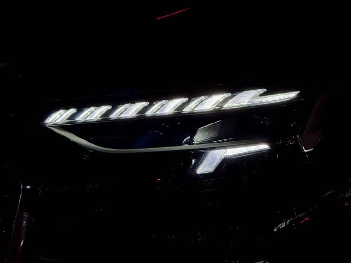 Фото 6 - Audi A8