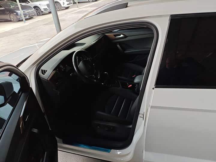 Фото 5 - Volkswagen Tharu