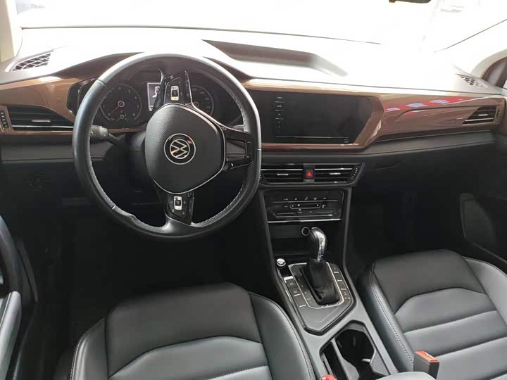 Фото 7 - Volkswagen Tharu