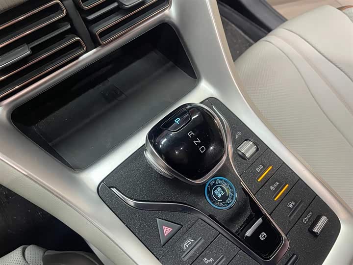 Фото 11 - BYD Song Pro Hybrid