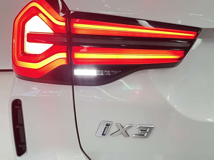 Фото 6 - BMW iX3