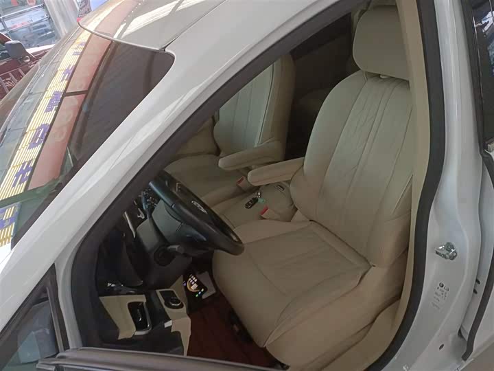 Фото 15 - Buick GL8 ES