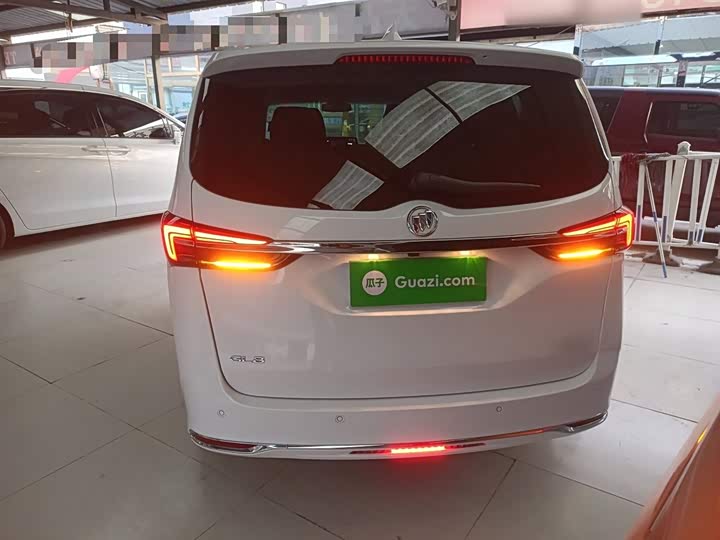 Фото 6 - Buick GL8 ES