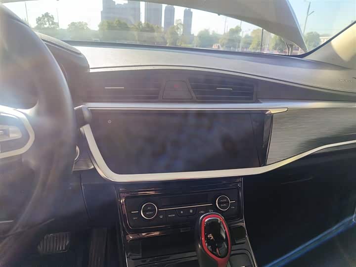 Фото 13 - Geely Emgrand GS