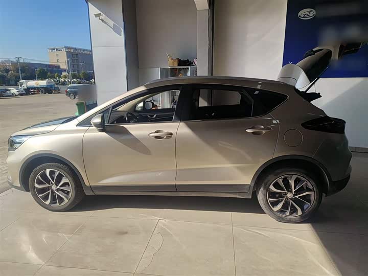 Фото 5 - Geely Emgrand GS