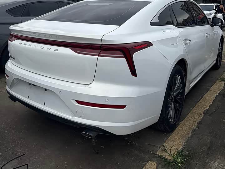 Фото 5 - Bestune B70