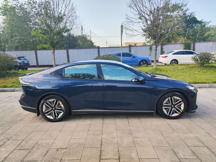 Фото 11 - Changan Deepal SL03