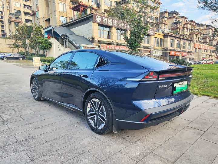 Фото 14 - Changan Deepal SL03