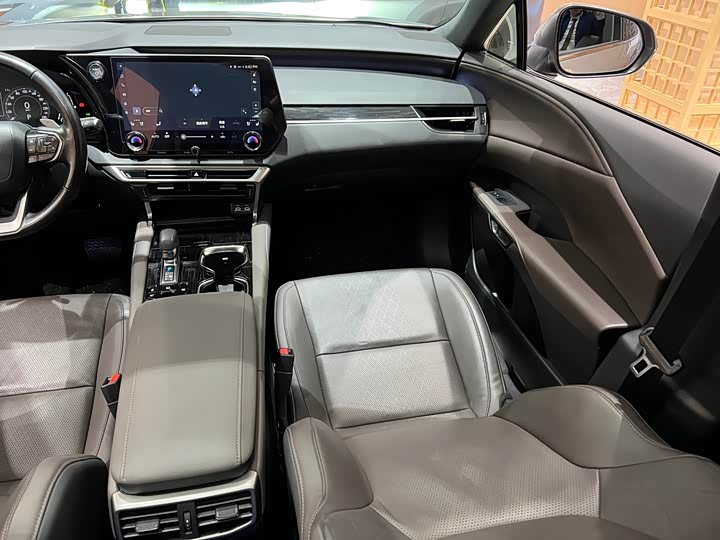 Фото 16 - Lexus RX