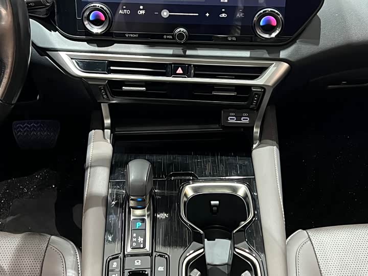 Фото 17 - Lexus RX