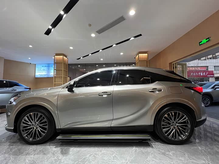 Фото 3 - Lexus RX