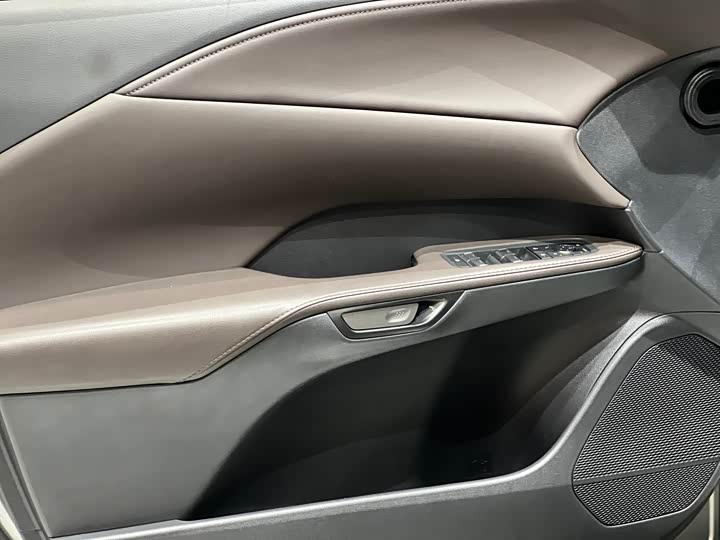 Фото 9 - Lexus RX