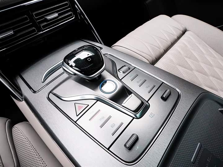 Фото 12 - BYD Tang Hybrid/EV