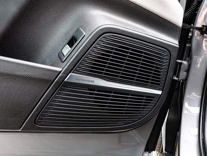 Фото 14 - BYD Tang Hybrid/EV