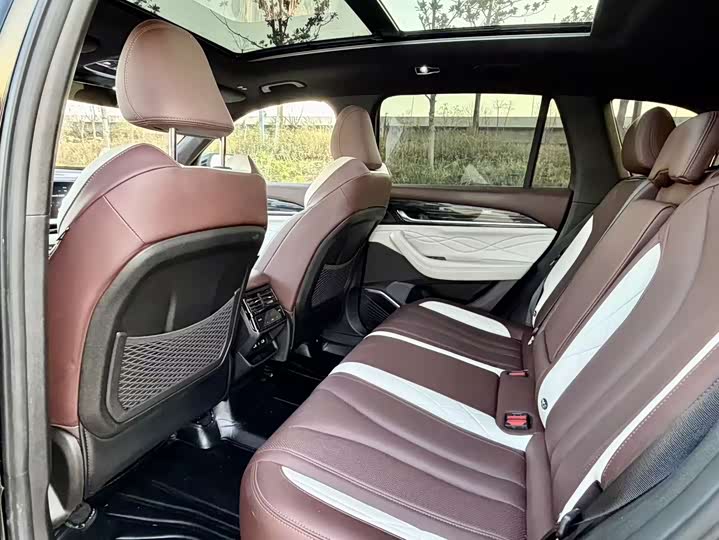 Фото 5 - Geely Monjaro