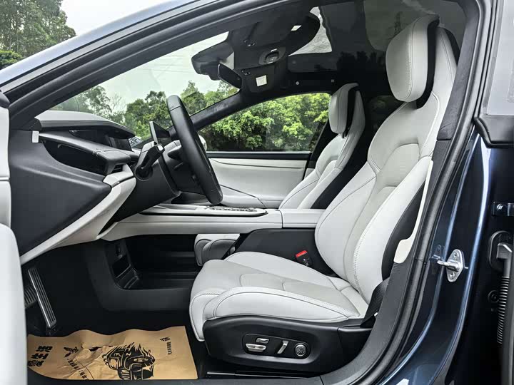 Фото 10 - Xiaomi SU7