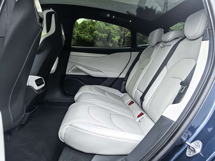 Фото 12 - Xiaomi SU7