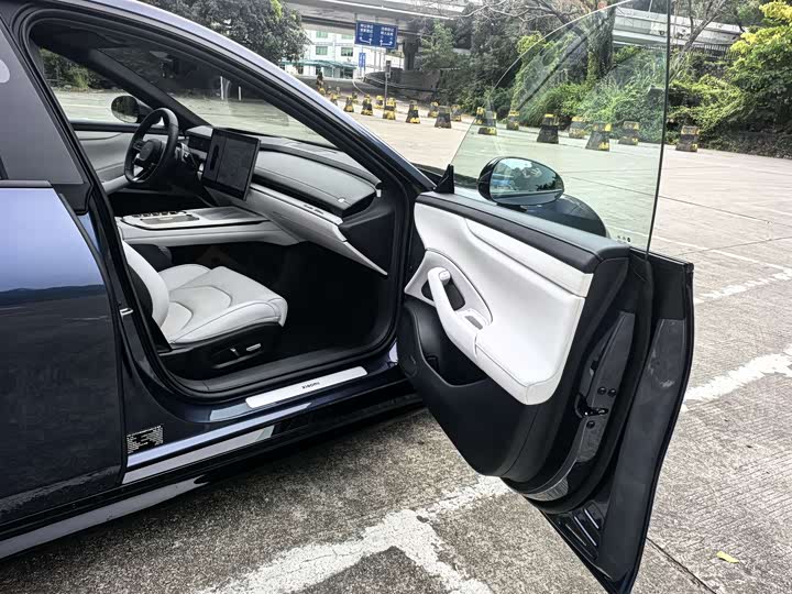 Фото 13 - Xiaomi SU7