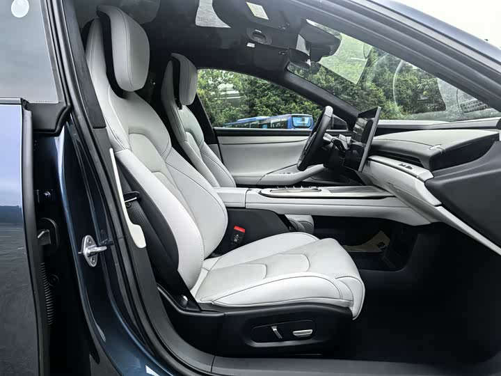 Фото 14 - Xiaomi SU7