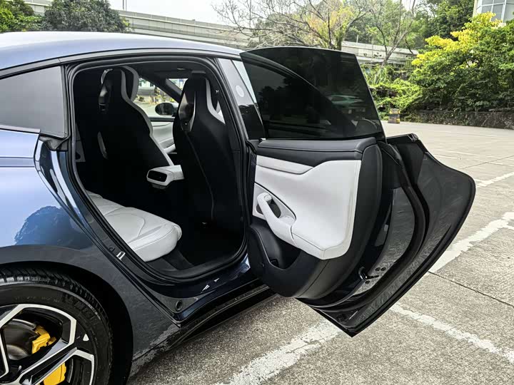 Фото 15 - Xiaomi SU7