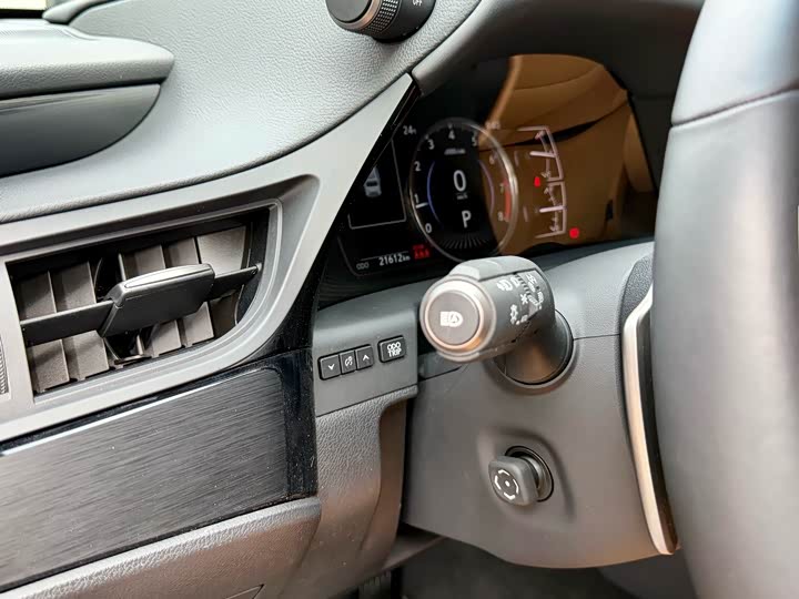 Фото 12 - Lexus ES