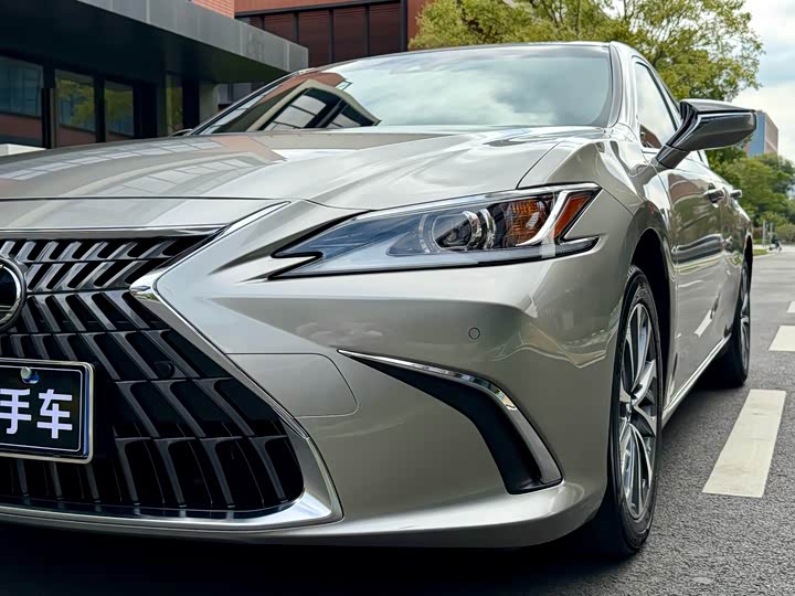 Фото 4 - Lexus ES