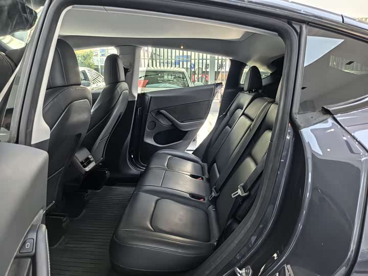 Фото 12 - Tesla Model Y