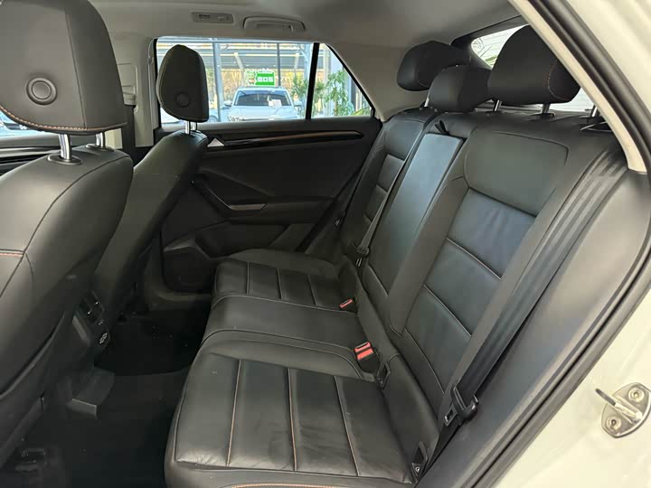 Фото 9 - Volkswagen T-Roc