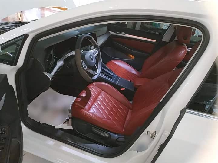 Фото 16 - Volkswagen Golf