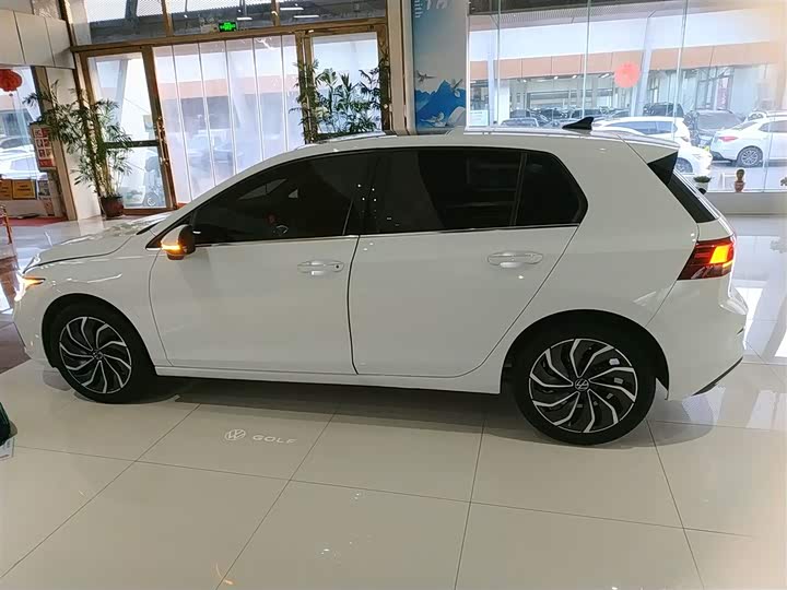 Фото 5 - Volkswagen Golf