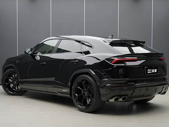 Фото 2 - Lamborghini Urus