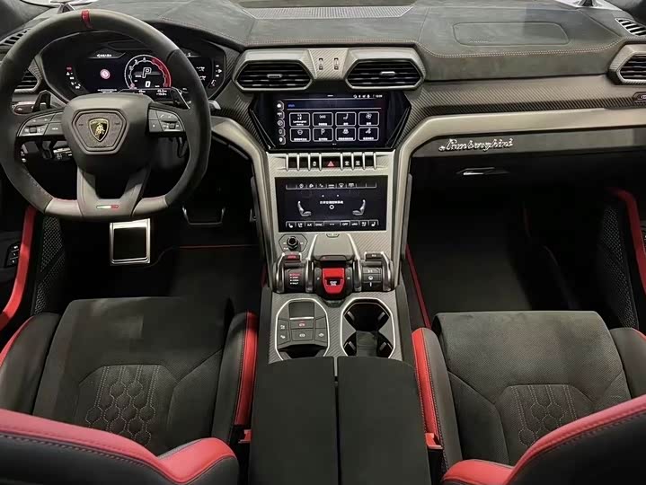 Фото 3 - Lamborghini Urus