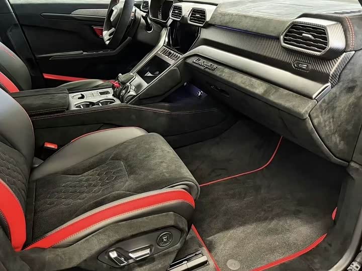 Фото 4 - Lamborghini Urus