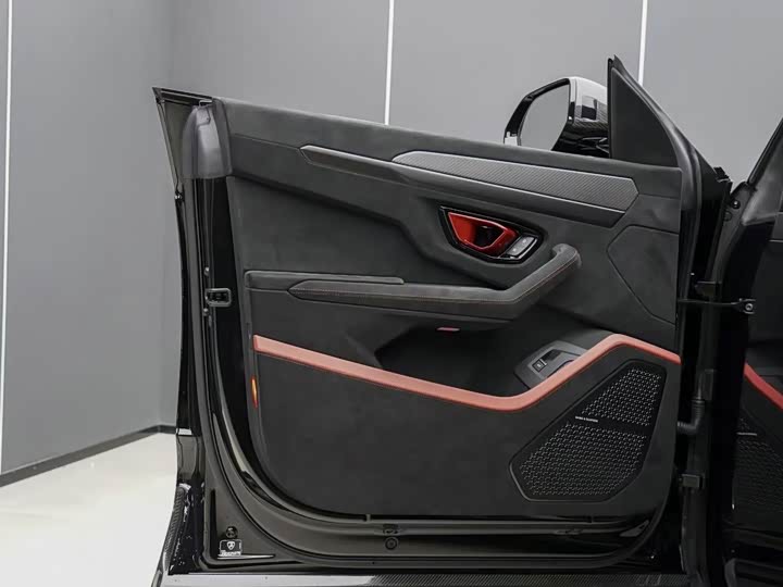 Фото 7 - Lamborghini Urus